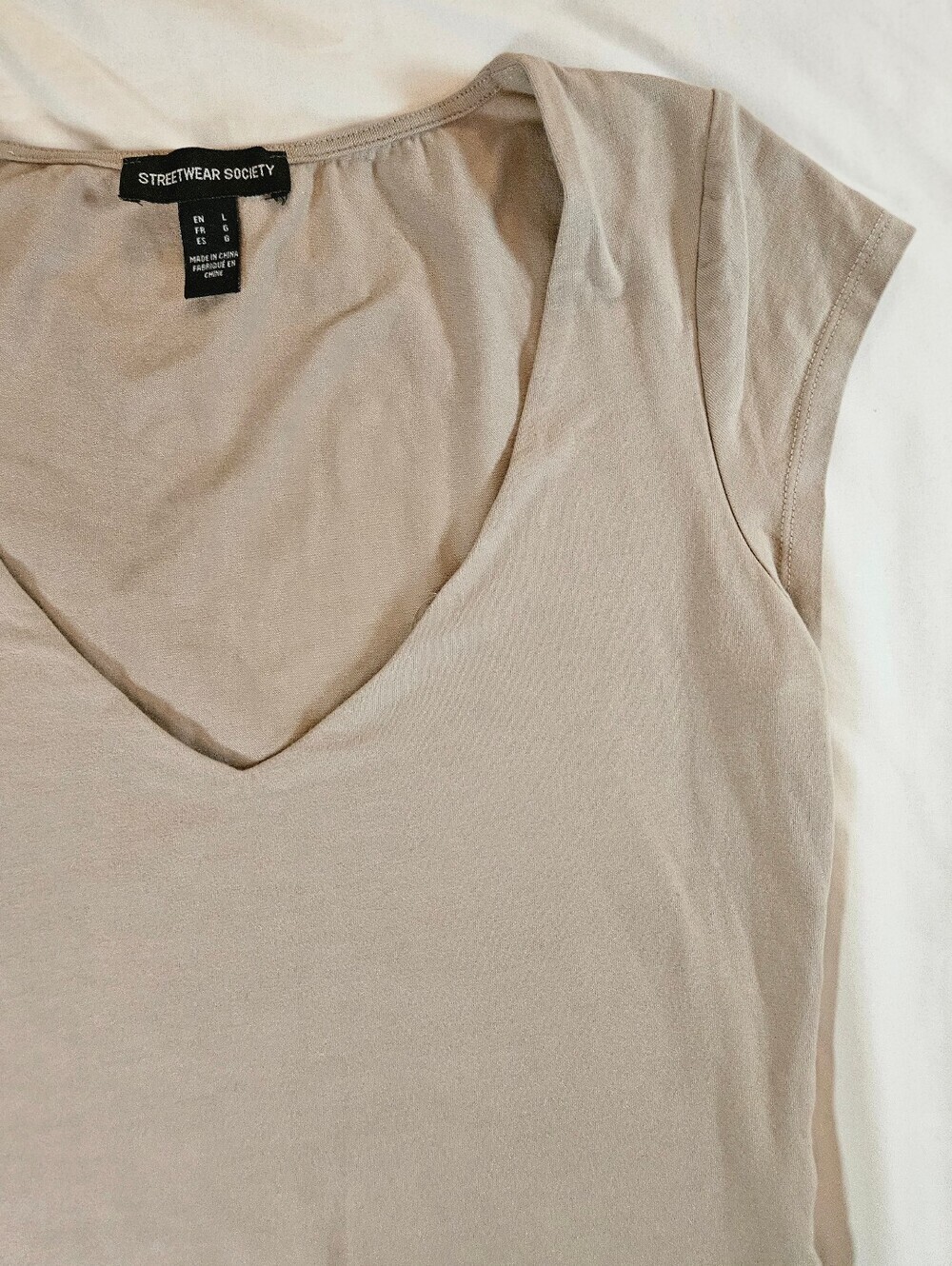 Streetwear Society Womens Beige Short Sleeve Cropped V-neck Top Size Large - Picture 2 of 12